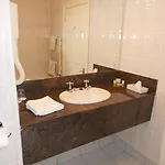Rhu Glenn Hotel