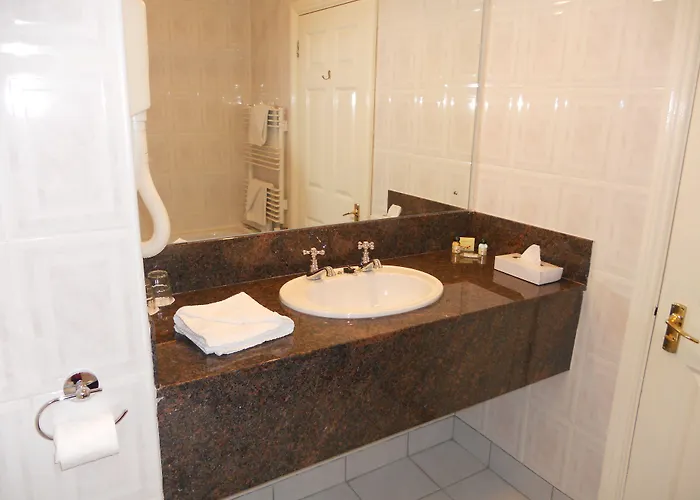 Rhu Glenn Hotel